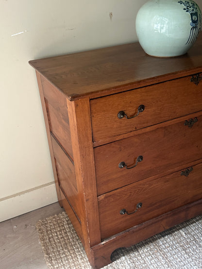 Pine dresser