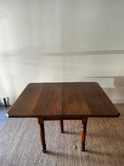 Oak drop leaf table