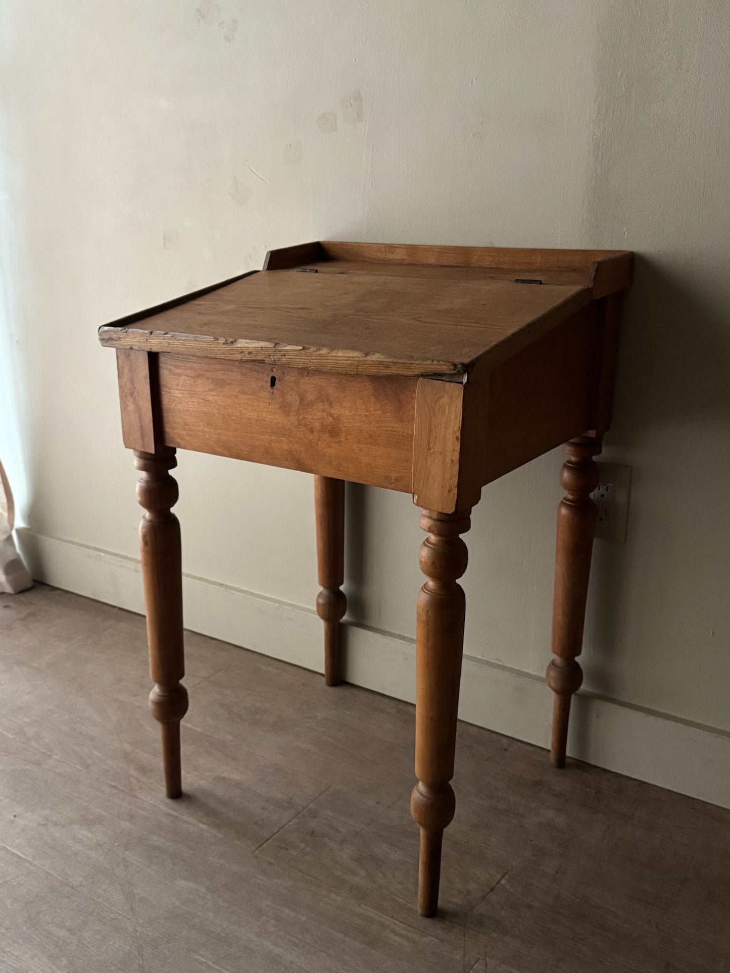 Pennsylvania Sheraton pine schoolmaster’s desk