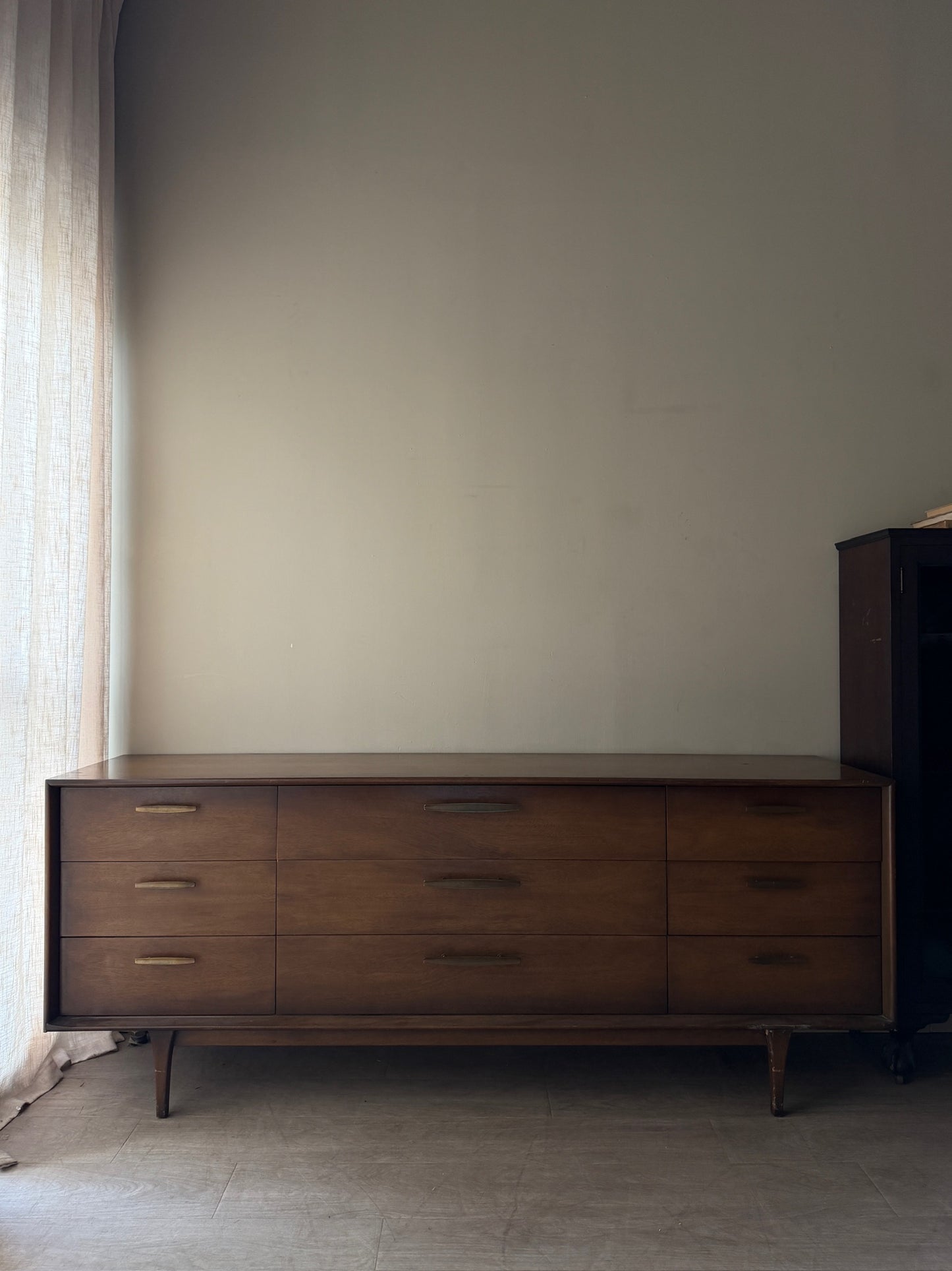 Red Lion walnut 9-drawer dresser