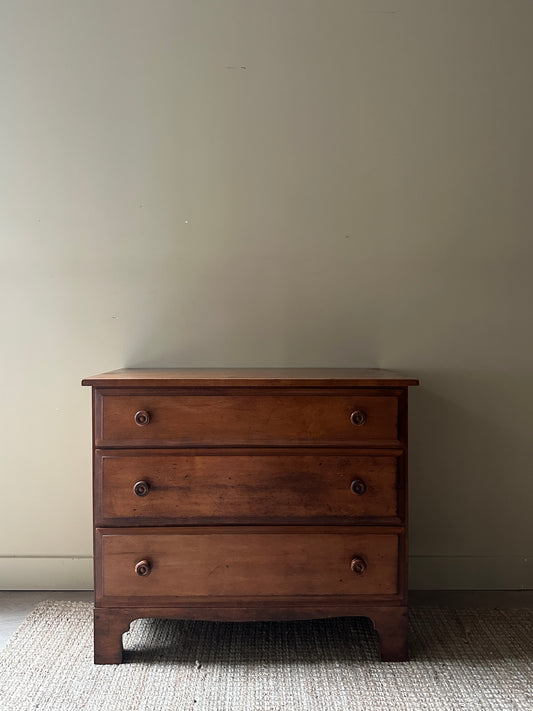 Pine dresser