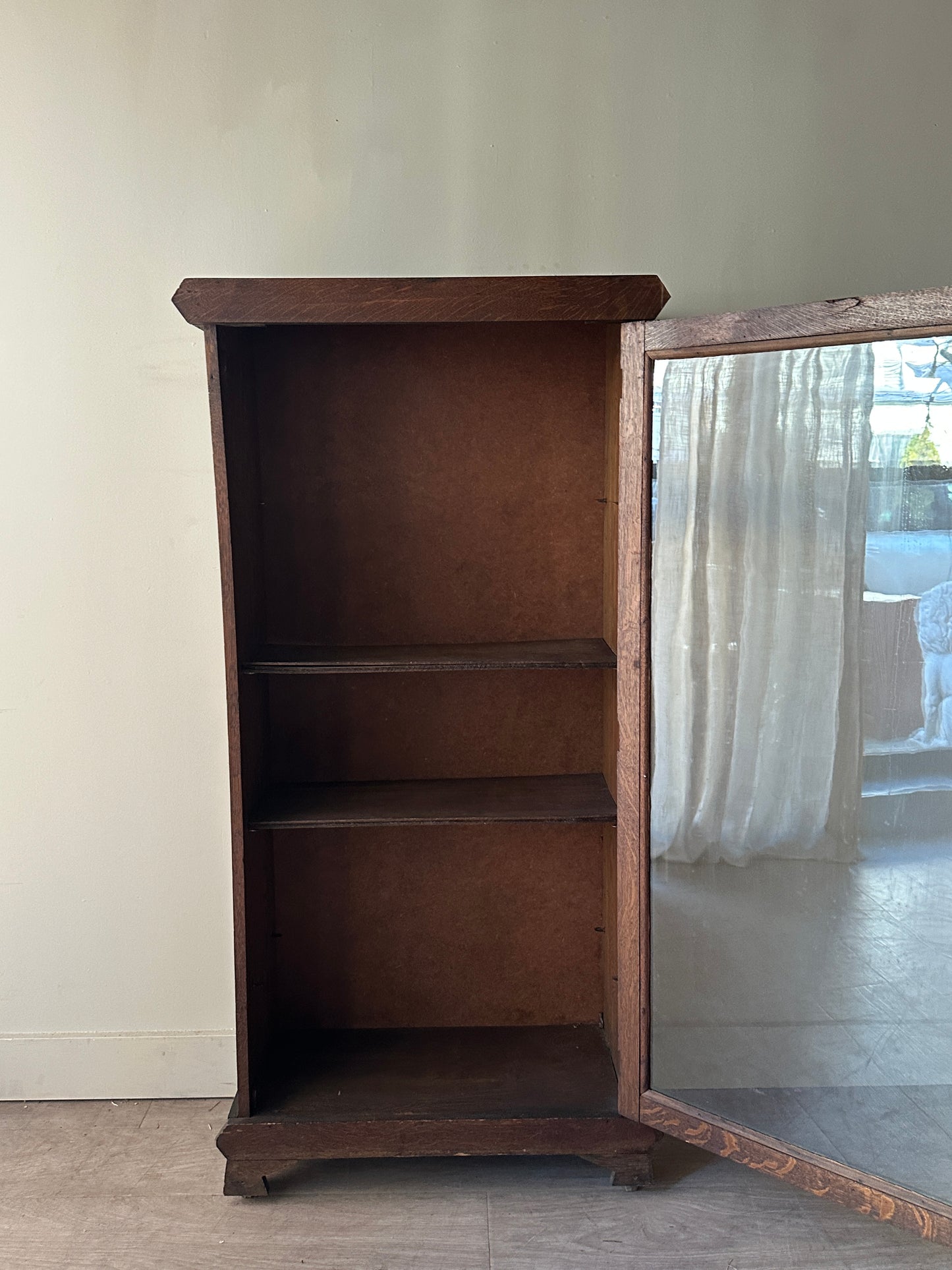 Mission display cabinet