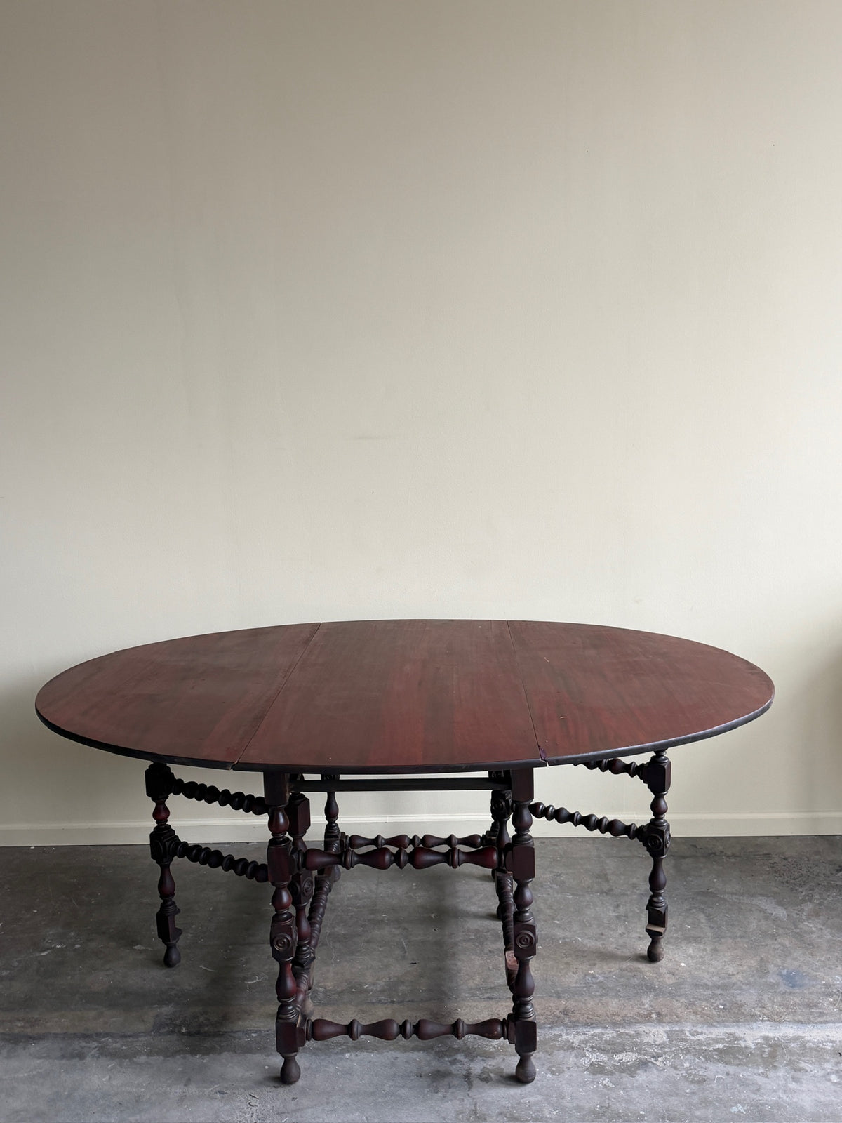 William & Mary mahogany gate leg drop leaf table