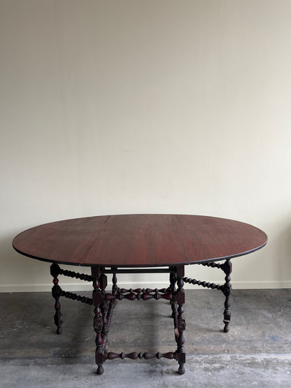 William & Mary mahogany gate leg drop leaf table