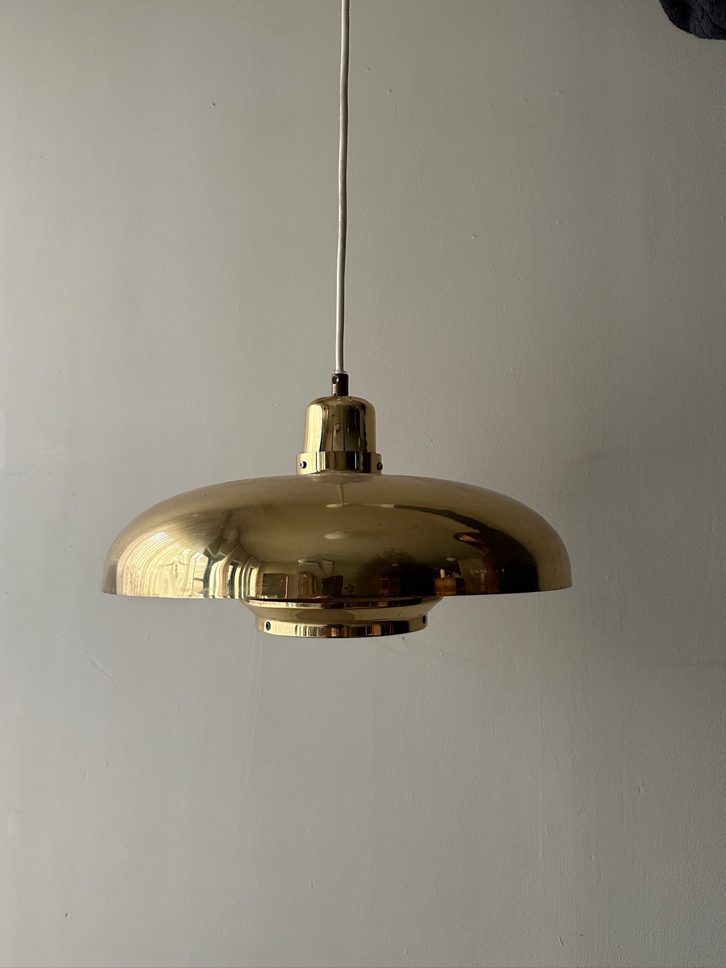 Jakobsson brass pendant light