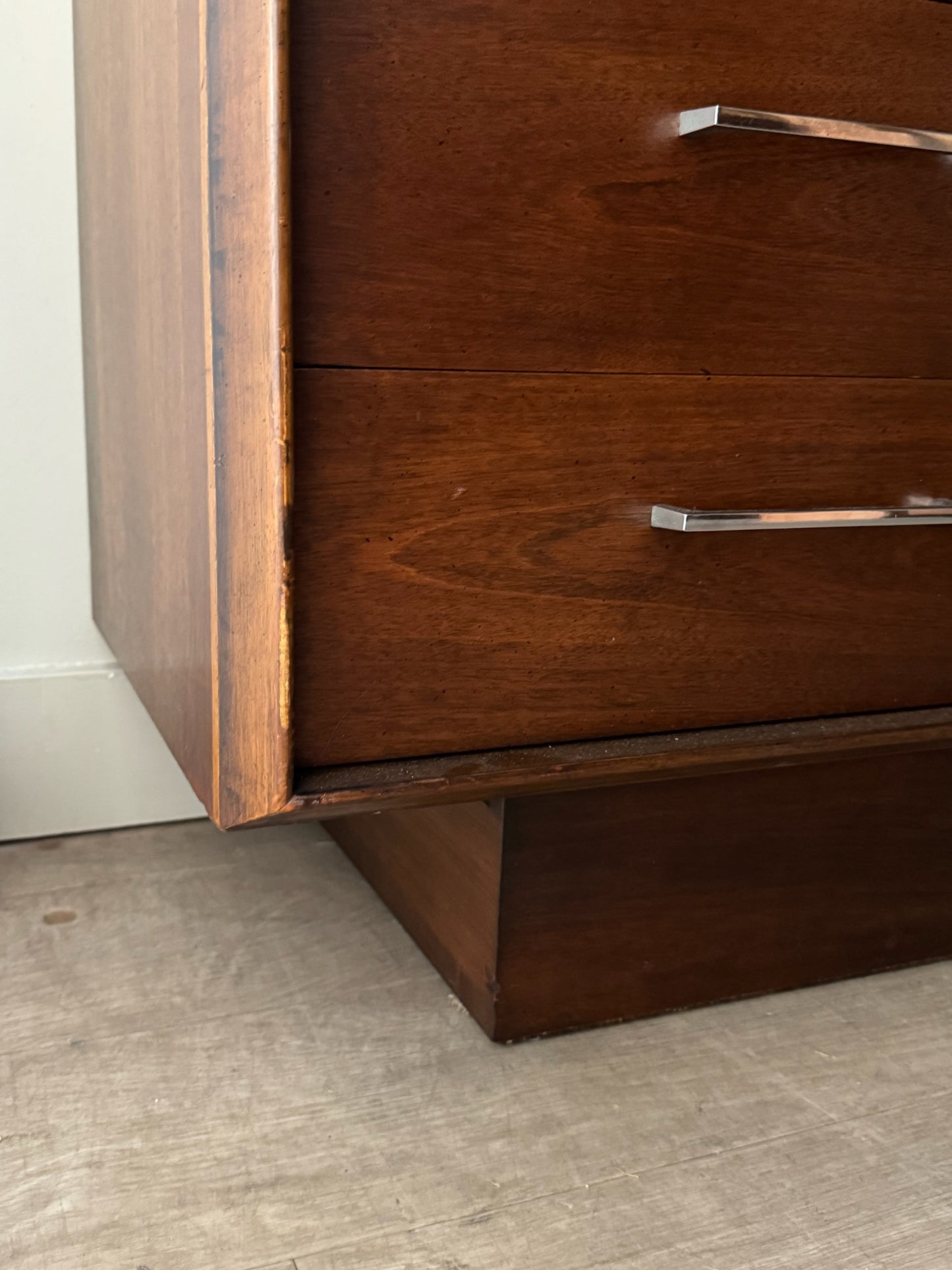 Lane walnut 6 drawer dresser