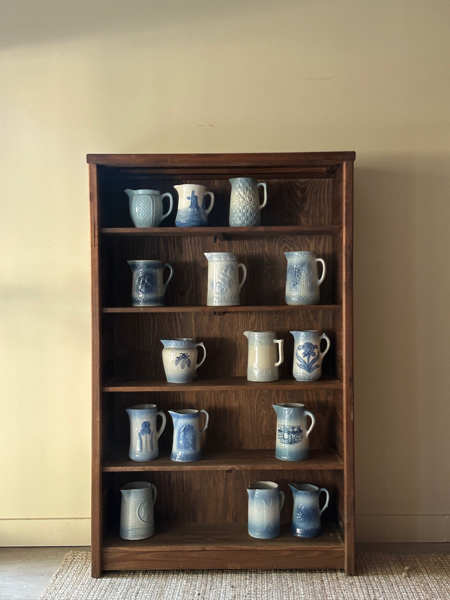 Farmhouse Pine shelf – Good Behavior