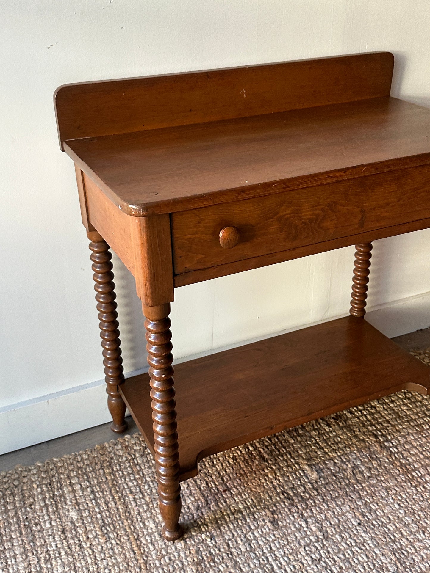 Spool leg pine washstand