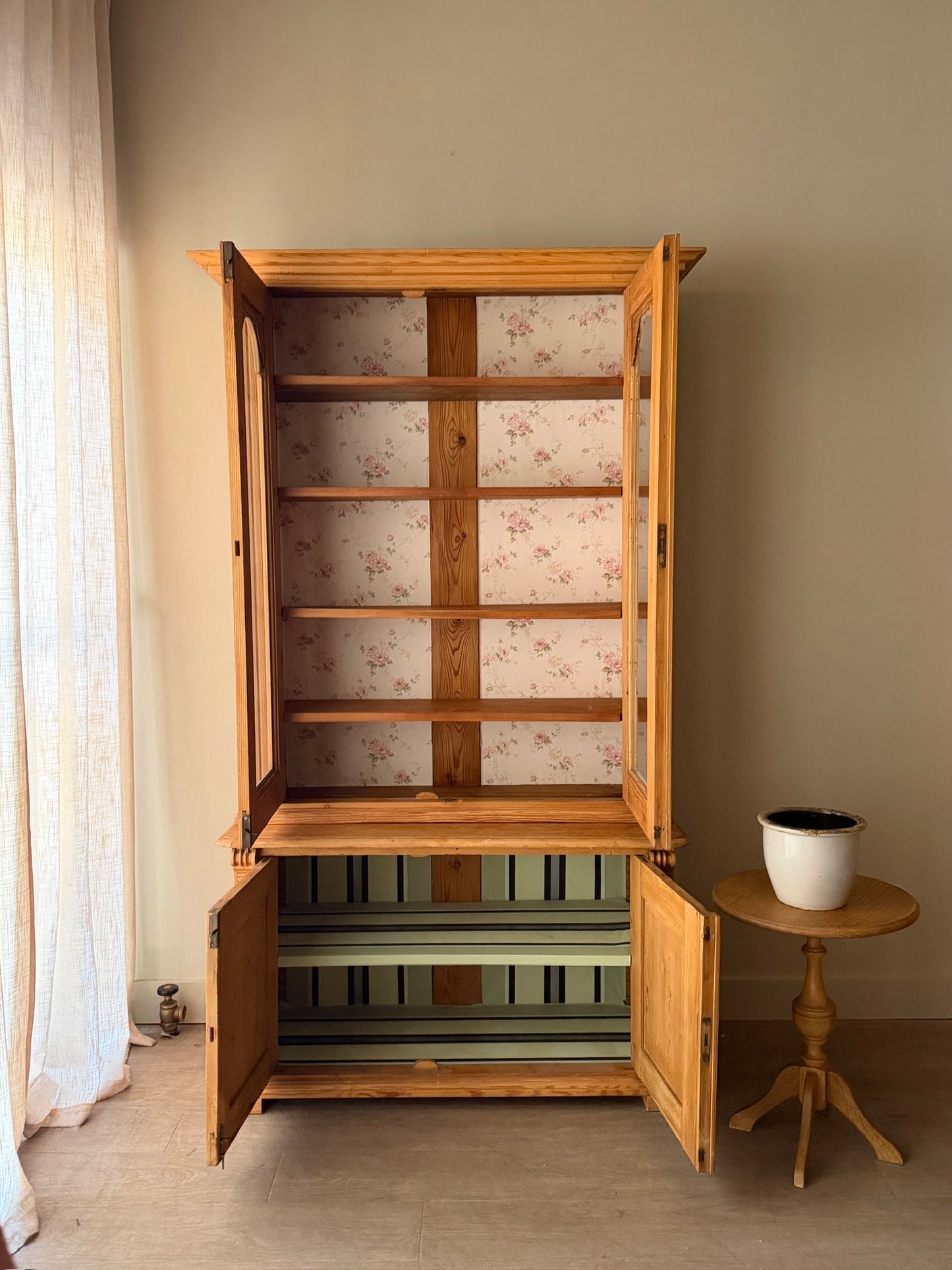 English pine two piece hutch