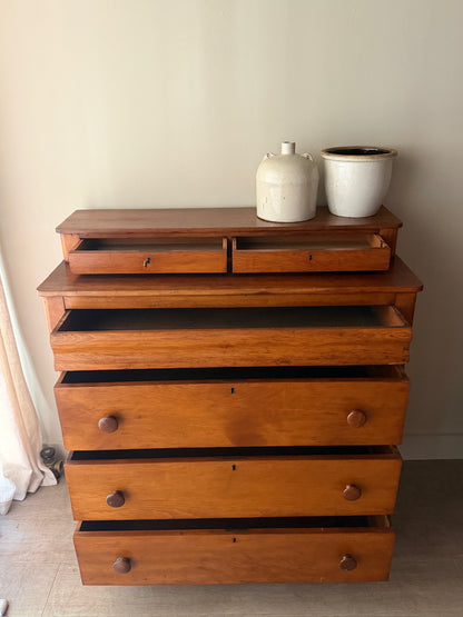 Pine dresser