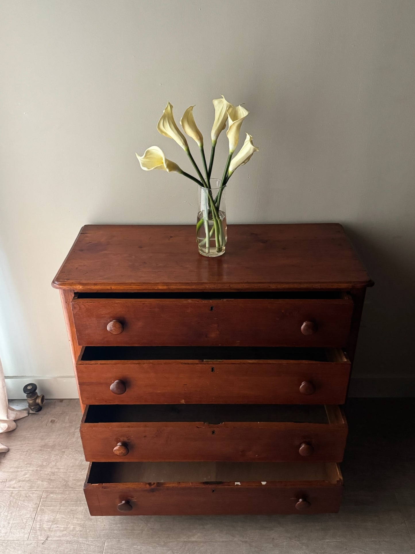 Pine dresser