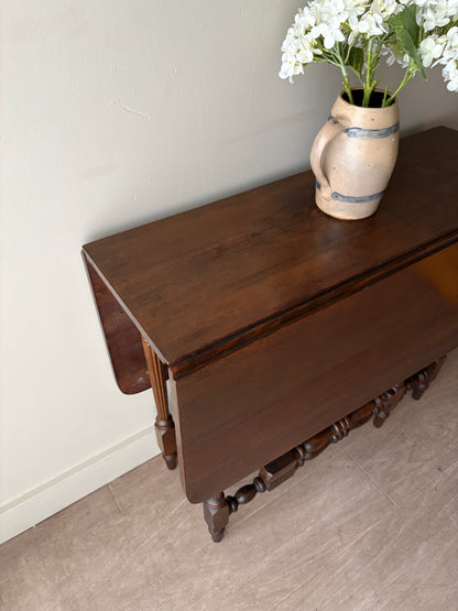 William & Mary oak gate leg dining table