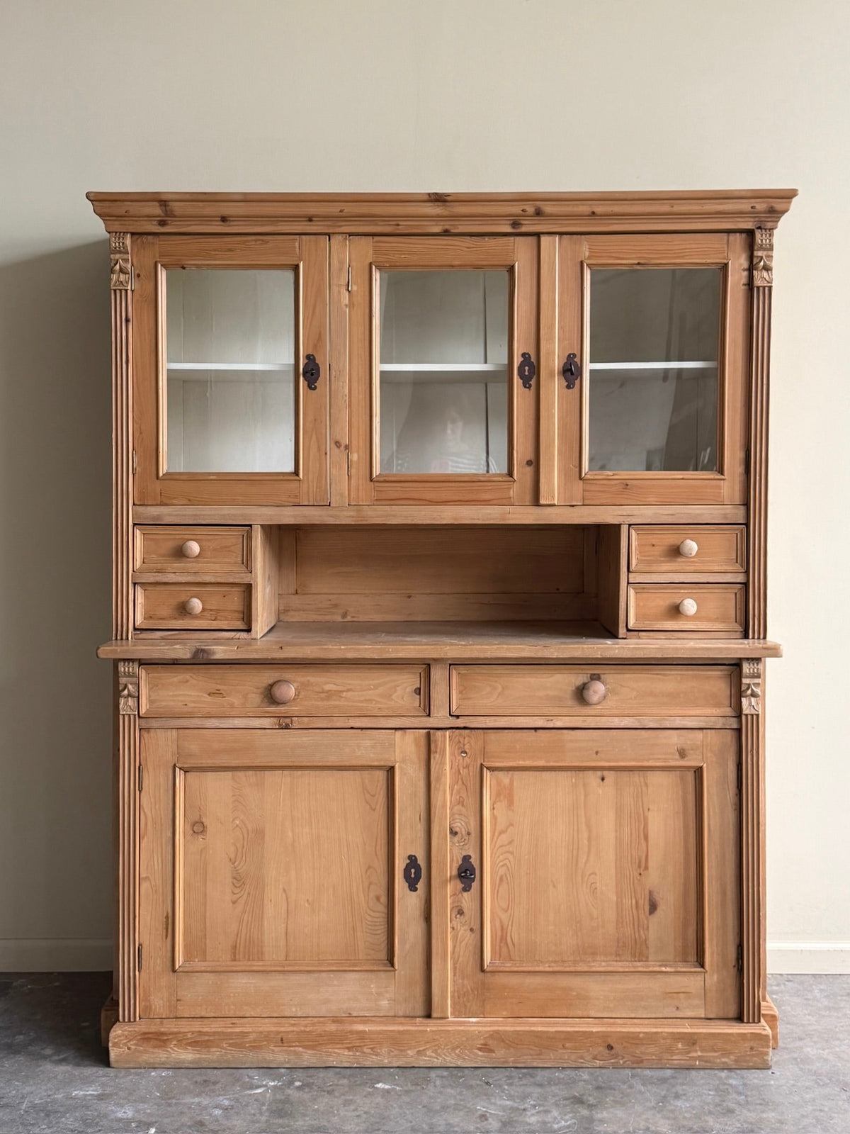 Pine one piece hutch