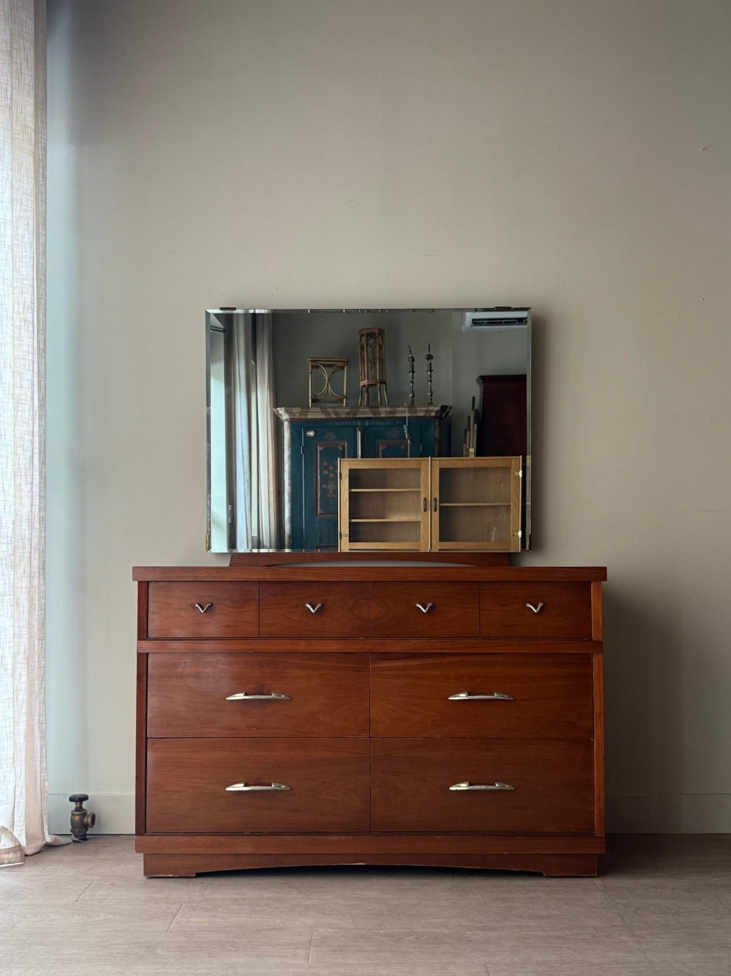 Walnut 6 drawer dresser with mirror
