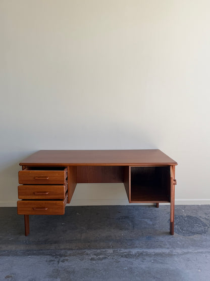 Domino Mobler Teak Desk