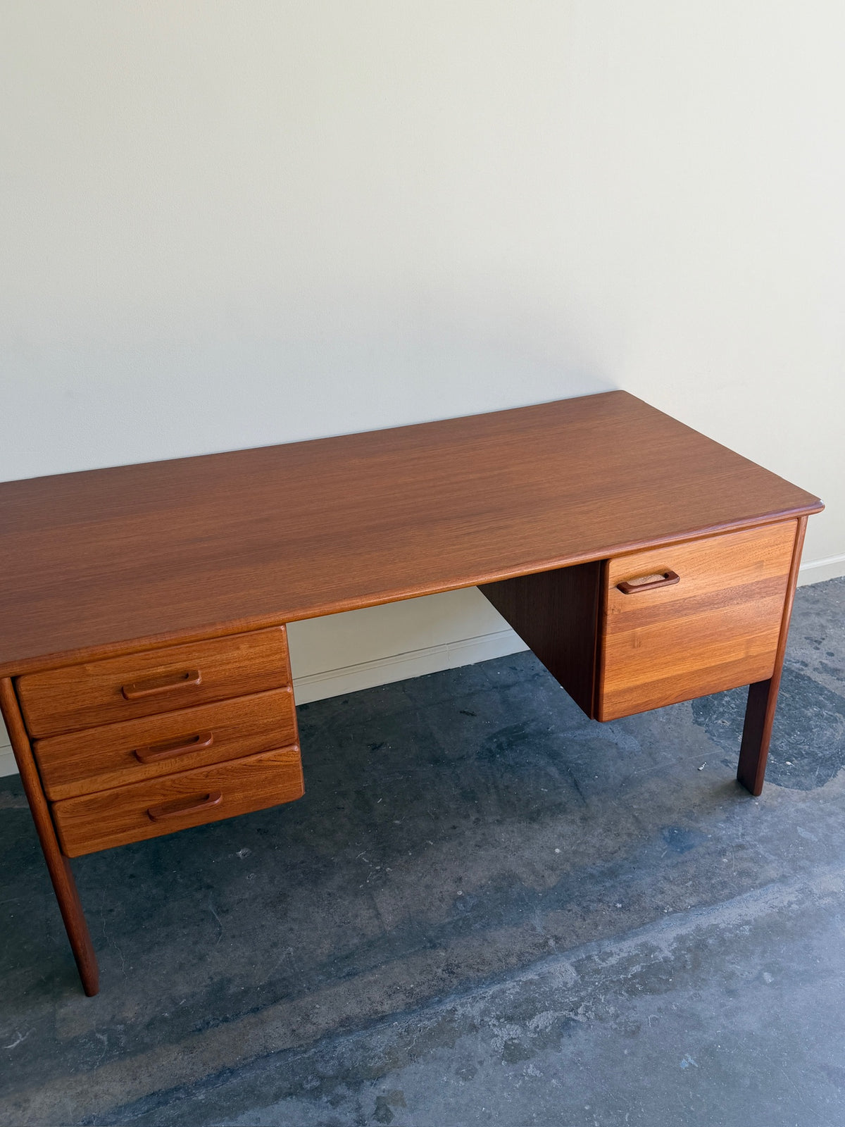 Domino Mobler Teak Desk